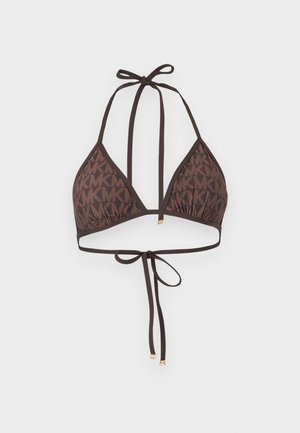 Bruine triangelbikini top met lichtbruin "MK"-patroon, halternek en striksluitingen bij de hals en rug, gouden accenten aan de bandjes.