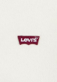 Levi's® LVG BATWING CHEST HIT - Jersey con capucha - egret