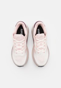 adidas Performance SUPERNOVA SOLUTION - Road running shoes - off white/sandy pink metallic/sandy pink