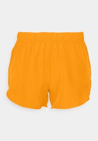 Oranssit urheilushortsit, joissa on joustava vyötärönauha, pehmeä tekstuuri ja kaareva helmareuna. Ei kuvioita tai muita koristeita.