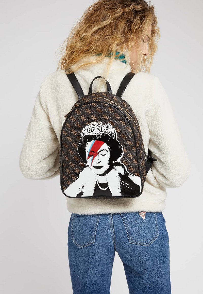 Guess GRAFFITI Tagesrucksack braun/dunkelbraun Zalando.ch