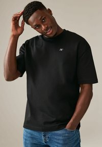 Next HEAVYWEIGHT - REGULAR FIT - T-shirts basic - black embroidery logo