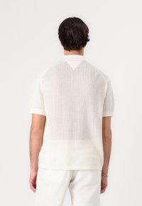 Tommy Hilfiger STRUCTURE OPEN SHIRT - Shirt - ivory petal