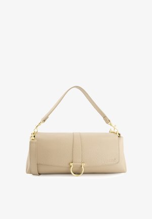 Beżowa skórzana torebka o zorganizowanej formie, wyposażona w górny uchwyt, złote okucia i wyraźny detal zapięcia.