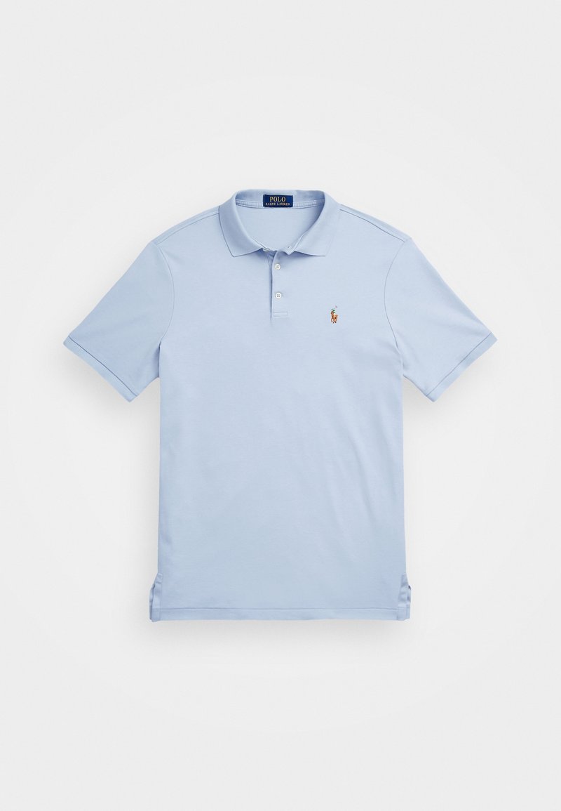 Polo bleu clair à manches courtes avec col, patte de boutonnage à deux boutons et petit logo brodé sur la poitrine gauche.