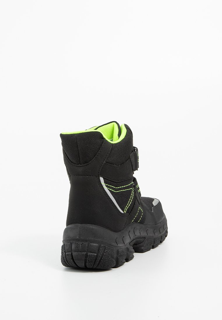 Schwarze Wanderschuhe mit grünen Akzenten, aus synthetischem Material, gepolsterter Kragen und robustem Gummisohle. Klettverschluss für einen sicheren Sitz.