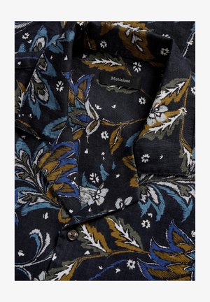 Must mustra shirt, millelise lillemustriga sinise, valge, rohelise ja pruuni tooni, volditud kraega ja ühe nööbiga detailiga.