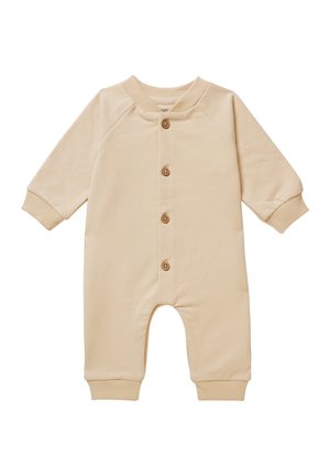 Salopette en coton beige avec des manches longues, des poignets côtelés et un col rond ; présente cinq boutons en bois sur le devant.