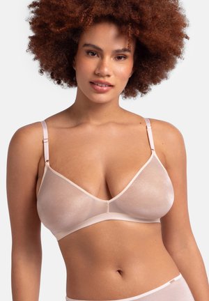 Soutien-gorge sans fil rose clair avec une forme triangulaire, texture transparente et bretelles ajustables ; il présente une finition lisse et brillante.