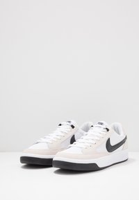 Nike SB ADVERSARY UNISEX - Sapatilhas de skate - white/black