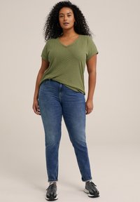 WE Fashion CURVE - Triko s potiskem - green