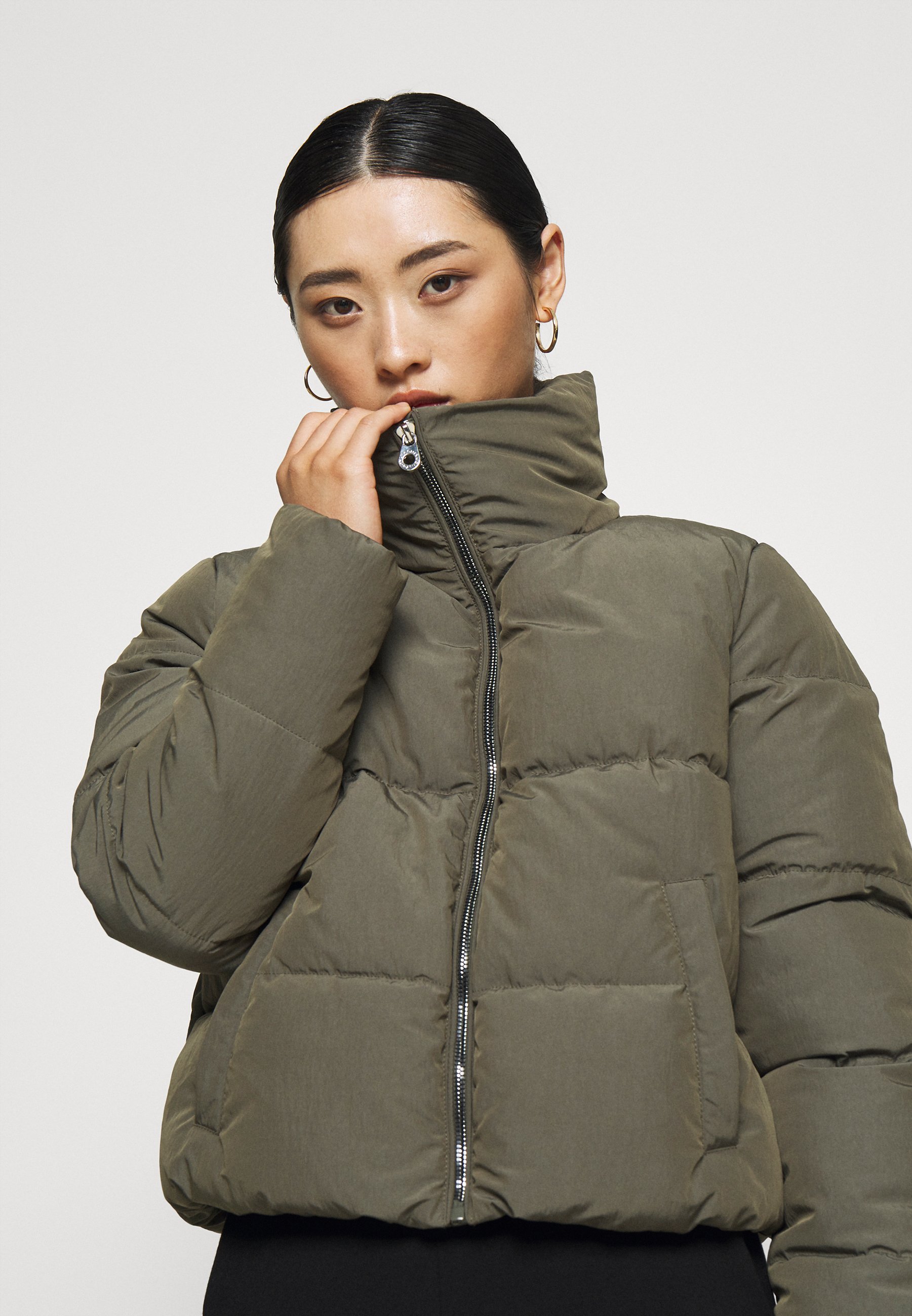 only cropped puffer jacket