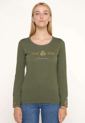 T-shirt à manches longues olive avec col côtelé, détails floraux brodés sur les manches et un design de texte doré sur le devant.
