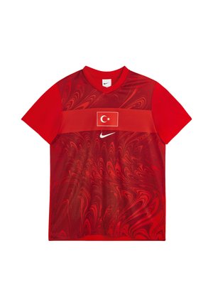 Czerwona sportowa koszulka z turecką flagą i białym logo Nike, z wirującym wzorem z przodu oraz jednolitymi czerwonymi rękawami i kołnierzem.