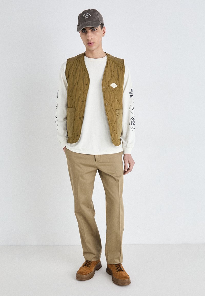 REPLAY M8336 Gilet Trapuntato Uomo: In Nylon Riciclato, Con Cerniera E Tasca - 4