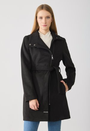 Manteau en mélange de laine noir avec une taille ceinturée, fermeture à glissière asymétrique à l'avant, grand col et deux poches latérales. Texture lisse.
