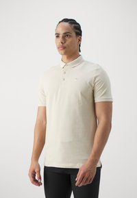 Peak Performance - CLASSIC - Poloshirt - sand fog Miniatuurafbeelding 1