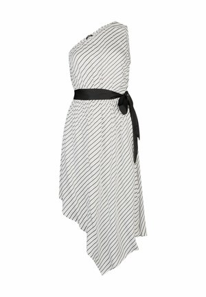 Robe asymétrique à une épaule en blanc avec des rayures noires, dotée d'un buste ajusté, d'une taille froncée et d'une ceinture en satin noir nouée sur le côté.