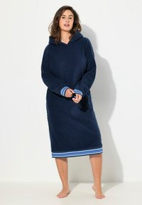 Abito felpato con cappuccio di colore blu navy, con accenti a righe blu e bianche su polsini e orlo, caratterizzato da una vestibilità comoda.