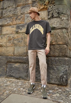 OVERSIZED GRAPHIC - Printtipaita - off black