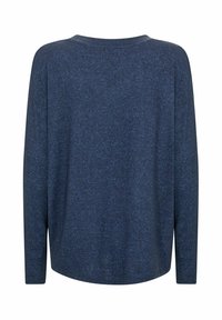 Top bleumarin cu mâneci lungi, realizat dintr-un material texturat, cu decolteu rotund și croială lejeră. Fără elemente metalice vizibile sau modele.