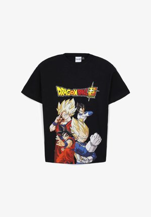 T-shirt in cotone nero con personaggi colorati di Dragon Ball Super stampati sul davanti in varie pose dinamiche. Maniche corte, collo tondo.