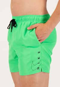 Nike Performance VOLLEY - Shorts da mare - electric algae