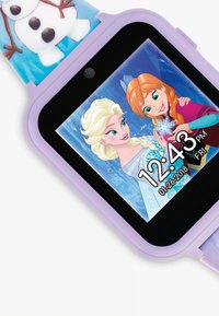 Orologio intelligente viola con un cinturino a tema Frozen che presenta Olaf e un display digitale che mostra i personaggi Elsa e Anna, l'ora e la data.
