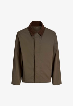Braune Stoffjacke mit dunkelbraunem Cordkragen, gerader Schnitt, langen Ärmeln und einem Frontverschluss ohne sichtbare Beschläge.