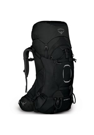 Mochila Osprey Aether 55 en negro, fabricada con un material duradero, cuenta con correas ajustables, múltiples hebillas y un diseño estructurado para mayor soporte.