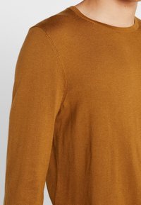 HUGO Trui - cognac
