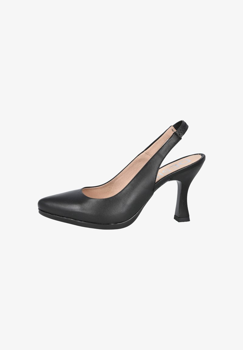 Tacones altos negros tipo slingback con punta afilada, textura de cuero, tacón curvado y plantilla neutra. Cuenta con una correa en la parte posterior para un ajuste seguro.