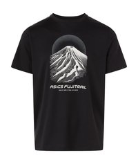 Sort T-shirt med korte ærmer med en hvid grafik af Mount Fuji og teksten "ASICS FUJITRAIL" med geografiske koordinater nedenunder.