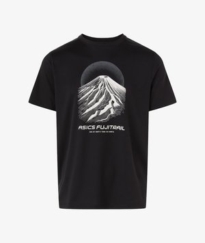 Zwart T-shirt met korte mouwen met een wit beeld van de Mount Fuji en de tekst "ASICS FUJITRAIL" met daaronder geografische coördinaten.
