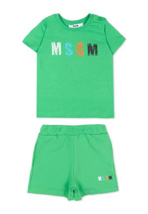Set verde a maniche corte per bambino piccolo con lettere multicolore "MSGM" su maglietta e pantaloncini, con bottoni a pressione sulla spalla della maglietta e elastico in vita per i pantaloncini.