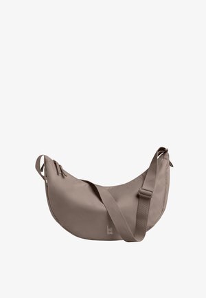 Borsa a tracolla color taupe a forma di mezzaluna con tracolla regolabile e chiusura con cerniera, con un piccolo logo "I GOT BAG" sul davanti.