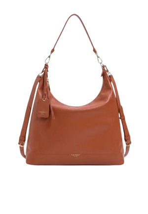 Borsa hobo in pelle marrone con un manico superiore singolo, tracolla regolabile, chiusura con cerniera e un piccolo tag con marchio.