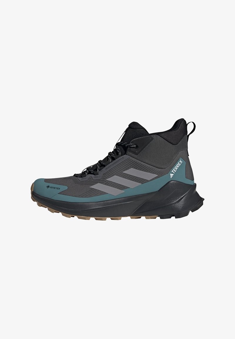 Szare i turkusowe buty trekkingowe z teksturowaną cholewką, czarnymi akcentami, sznurowanym zapięciem oraz solidną podeszwą zaprojektowaną z myślą o przyczepności na zewnątrz.