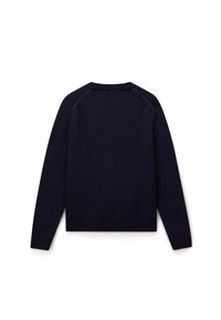 Dunkelblauer Strickpullover mit langen Ärmeln, Rundhalsausschnitt sowie gerippten Bündchen und Saum. Glatte Textur mit nahtlosem Design an den Schultern.