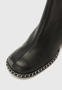 Castañer NEANDRA 113 - Klasiski puszābaki - black