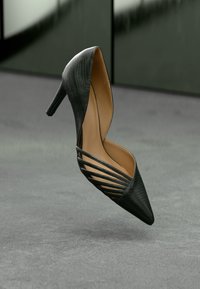 Classic heels - black