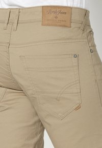 Koroshi STRETCH STRET - Short en jean - camel