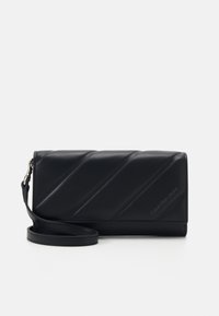 Calvin Klein Jeans QUILTED LONGFOLD STRAP - Borsa a tracolla - black
