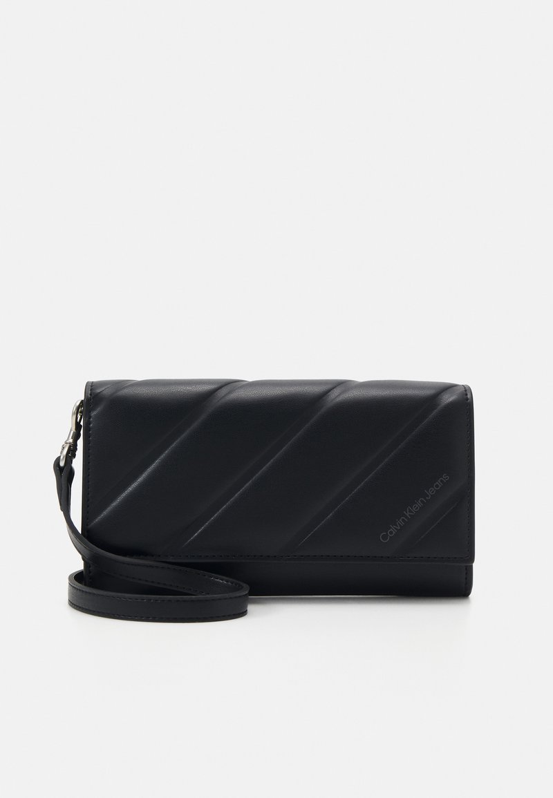 Calvin Klein Jeans QUILTED LONGFOLD STRAP - Borsa a tracolla - black