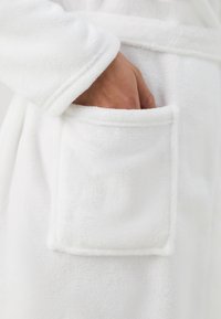 Thumbnail Image 6