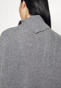 WEEKEND MaxMara Sweter