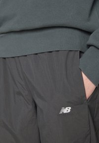 New Balance ATHLETICS REMASTERED PANT - Pantaloni de trening - black