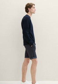 TOM TAILOR Shorts - navy geometric structure