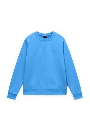 Blå langærmet sweatshirt med rund hals, ribstrikkede manchetter og kant, samt et lille broderet logo på venstre bryst, vist på hvid baggrund.