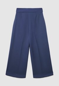 Pantaloni a gamba larga in blu navy scuro, con vita alta e strutturata, tessuto liscio e sottili pieghe frontali per un dettaglio aggiuntivo.